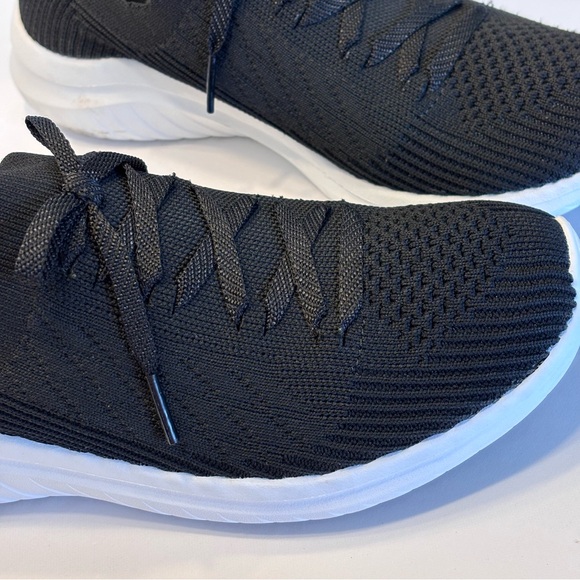 Skechers Women''s Black and White Sneakers Sz 7.5 Slip On Air-Cooled MemoryFoam - Picture 6 of 10